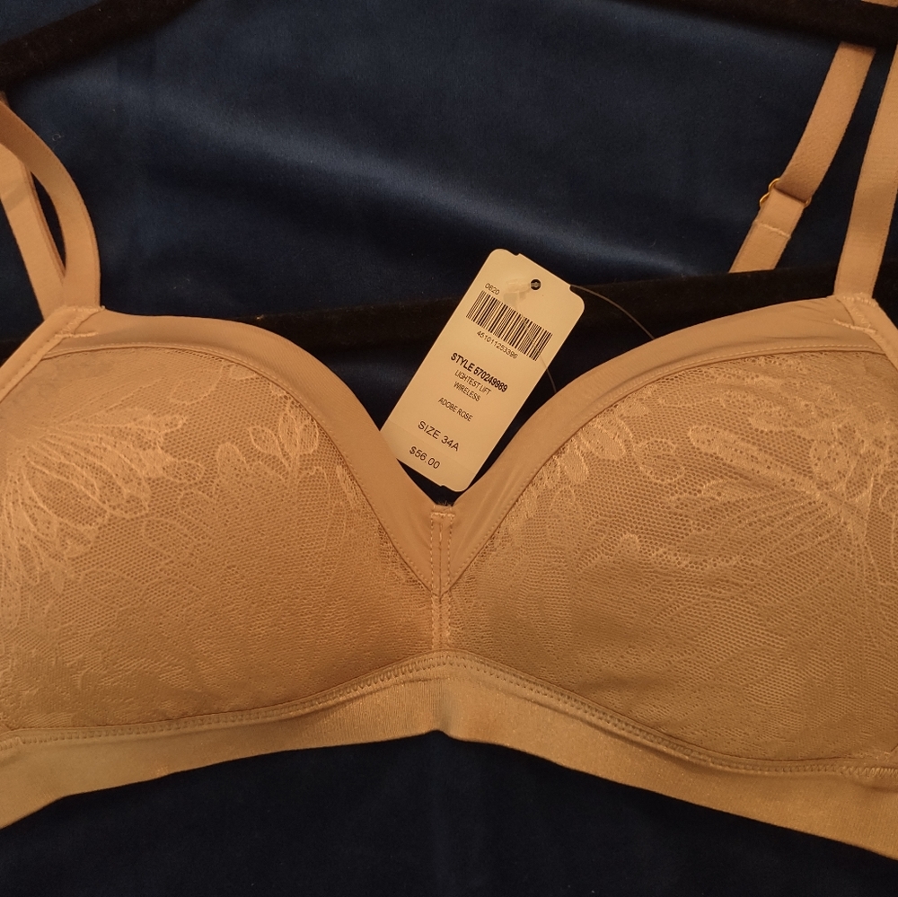 Bra/new. Soma brand size 34A. Second picture is true color.